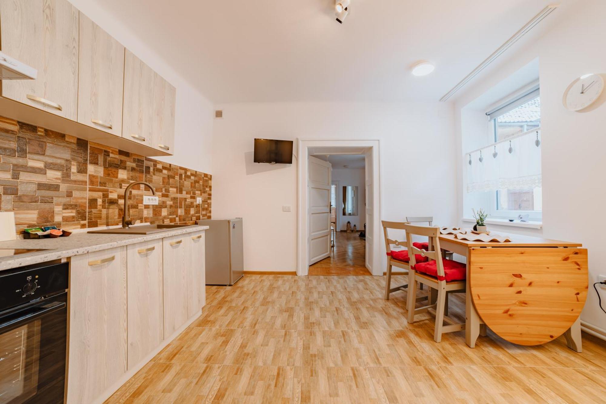Albert Residence With Complimentary Parking Brasov Exterior photo