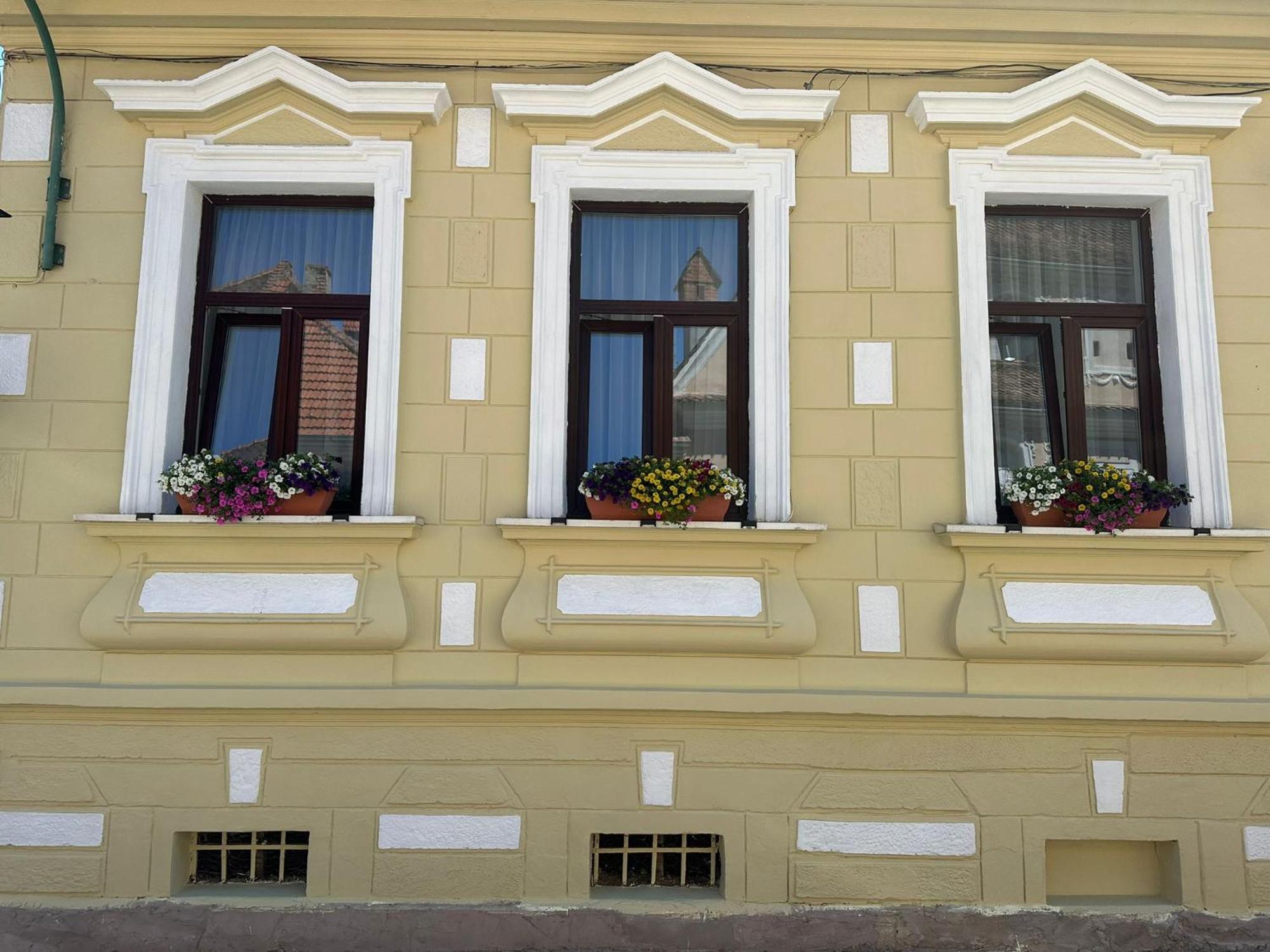 Albert Residence With Complimentary Parking Brasov Exterior photo