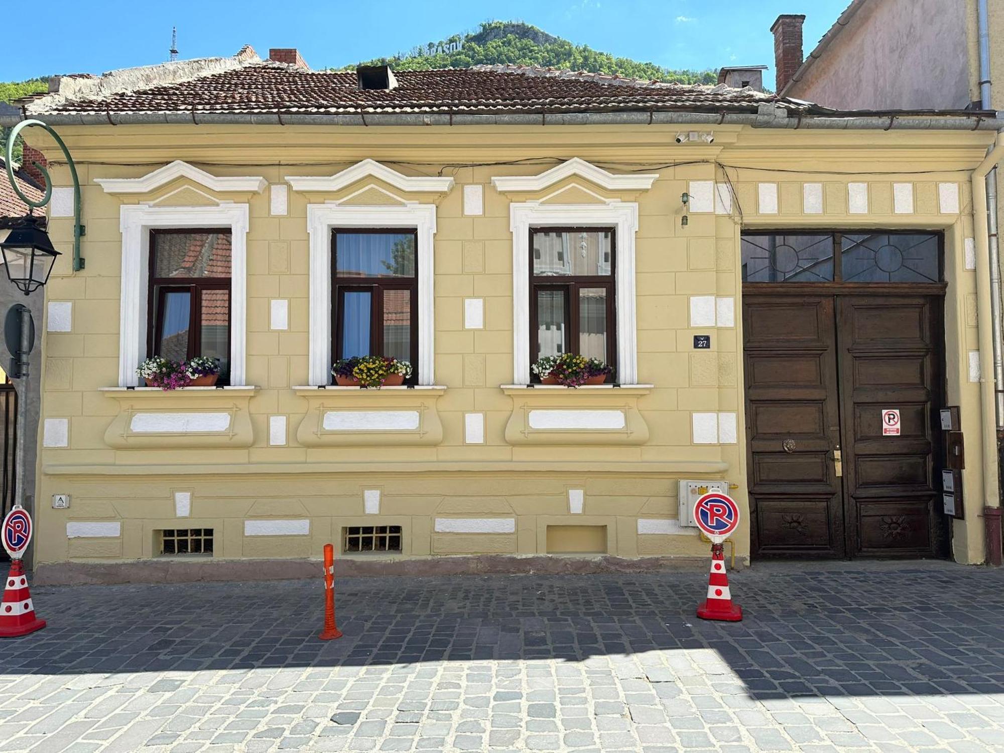 Albert Residence With Complimentary Parking Brasov Exterior photo